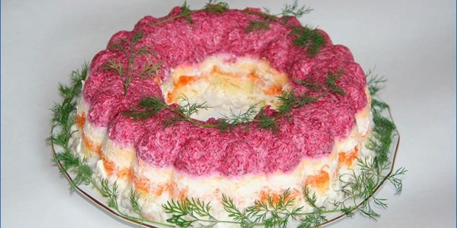 Вкусный мясной салат под шубой