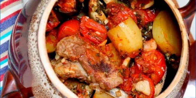 Блюда кавказской кухни: чанахи из баранины в горшочках