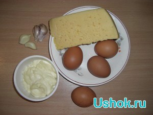Аппетитная закуска: яйцо, сыр, чеснок