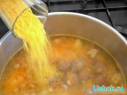 Легкий сытный суп с фрикадельками