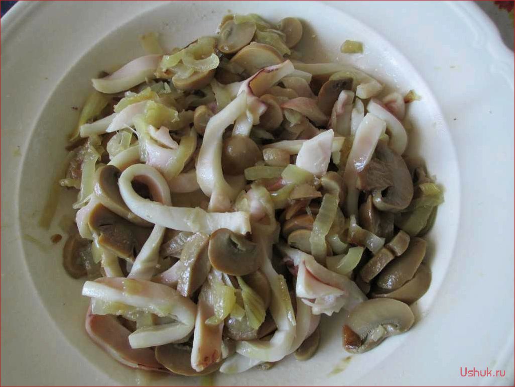 Вкусный и простой рецепт приготовления салата из консервированных кальмаров и шампиньонов 